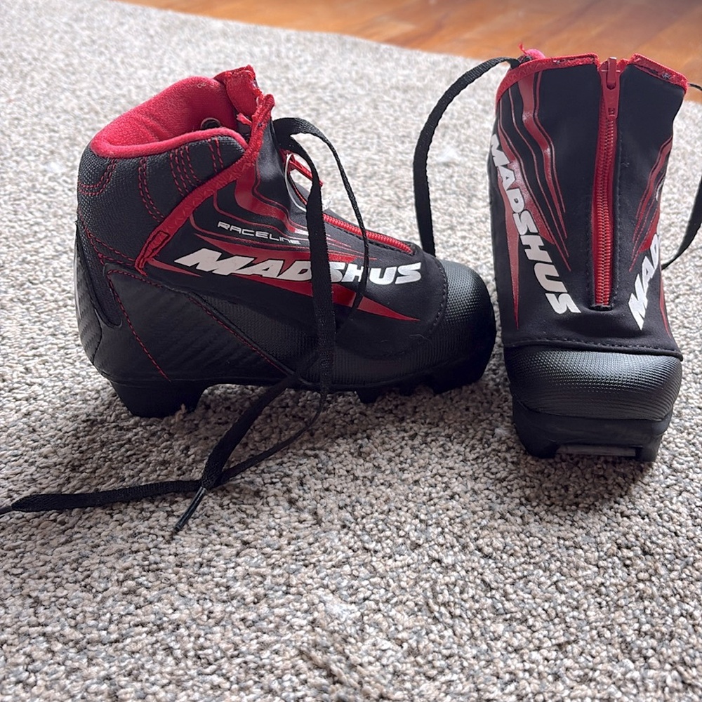 Kids cross-country ski boots